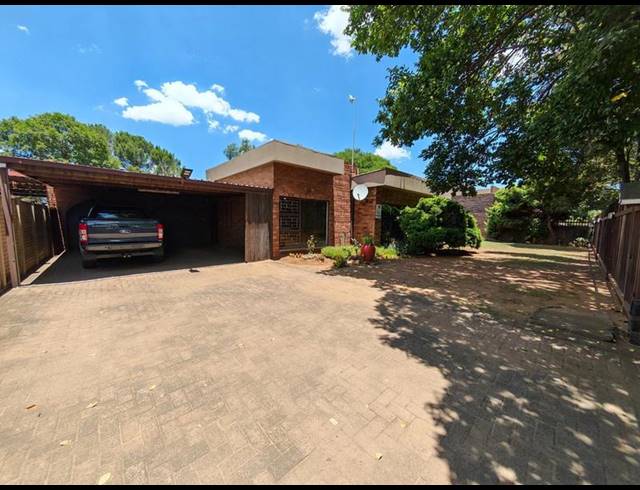 3 BEDROOM HOUSE FOR SALE IN VANDERBIJLPARK SW 2